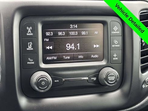 Used 2018 Jeep Compass Latitude w/ Cold Weather Group image 16