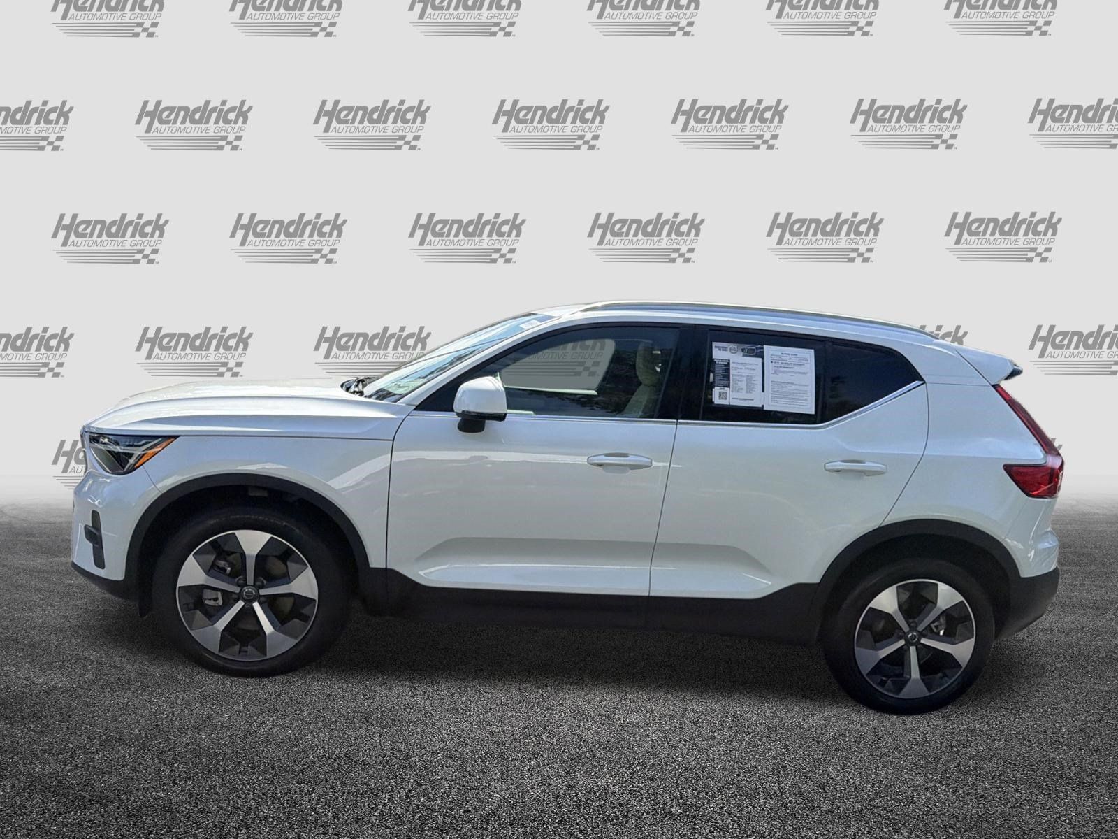 Certified 2023 Volvo XC40 B5 Plus w/ Protection Package Premier AWD/4WD image 7