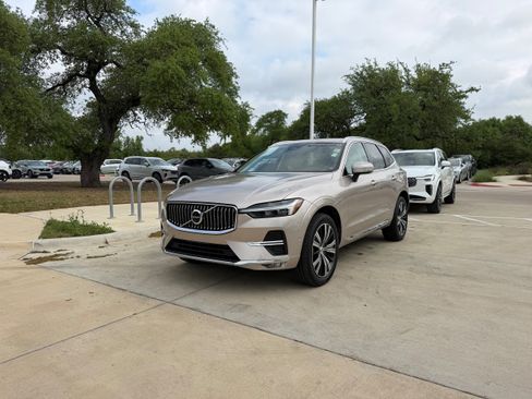 Certified 2023 Volvo XC60 B5 Plus FWD image 2