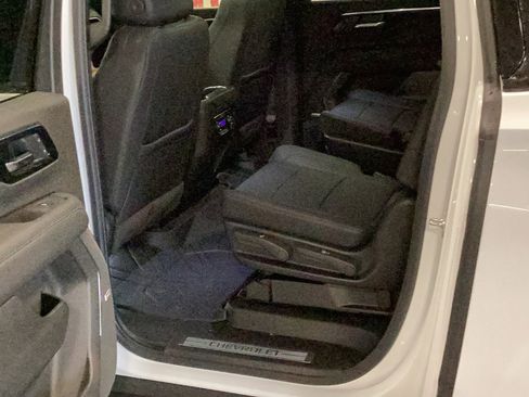 New 2026 Chevrolet Suburban Z71 w/ Comfort Package AWD/4WD image 9