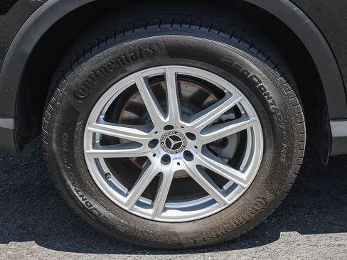 Used 2025 Mercedes-Benz GLC 300 image 12