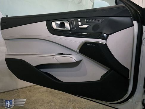 Used 2017 Mercedes-Benz SL 63 AMG image 15