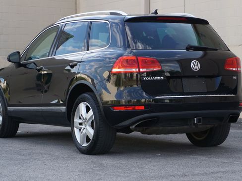 Used 2014 Volkswagen Touareg Sport image 7