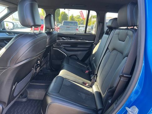 Used 2022 Jeep Grand Cherokee Trailhawk w/ Advanced Protech Group II AWD/4WD image 23