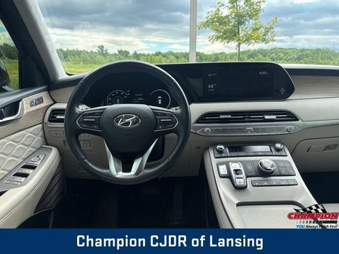 Used 2021 Hyundai Palisade Calligraphy FWD image 2