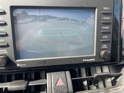 Used 2020 Toyota RAV4 LE w/ Carpet Mat Package AWD/4WD image 20