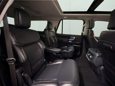 Used 2025 Ford Expedition Platinum AWD/4WD image 15