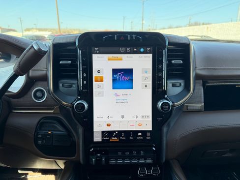 Used 2024 RAM 2500 Limited image 15