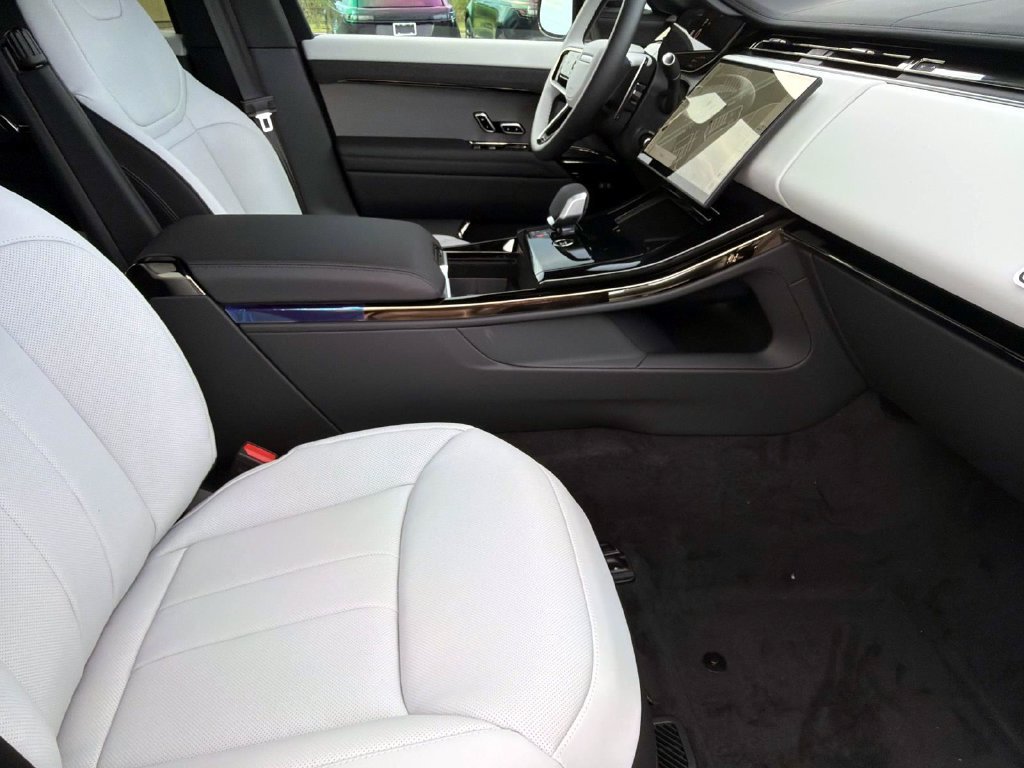 New 2027 Land Rover Range Rover Sport Dynamic SE AWD/4WD image 10