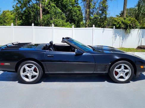 Used 1992 Chevrolet Corvette Convertible image 9