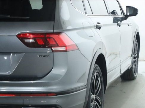 Used 2022 Volkswagen Tiguan SE R-Line AWD/4WD image 45