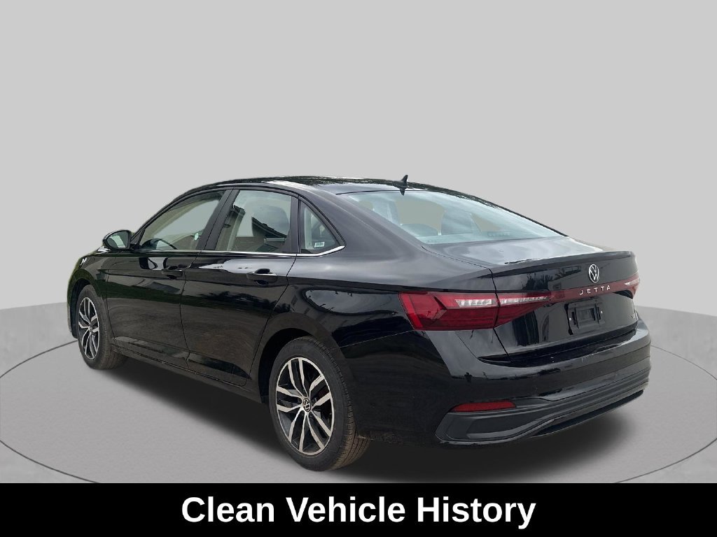 Used 2025 Volkswagen Jetta SE FWD image 3