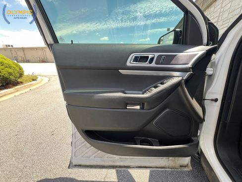 Used 2014 Ford Explorer XLT w/ Equipment Group 202A FWD image 46