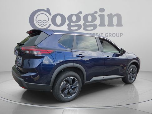Used 2024 Nissan Rogue SV AWD/4WD image 5