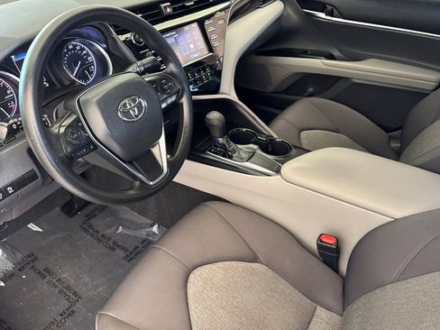 Used 2019 Toyota Camry LE image 10