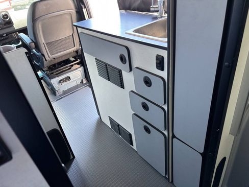 Used 2020 Mercedes-Benz Sprinter 2500 image 26