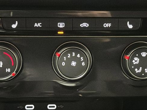 Used 2024 Volkswagen Tiguan S image 21