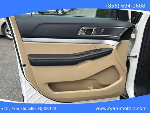 Used 2016 Ford Explorer XLT w/ Equipment Group 202A AWD/4WD image 18