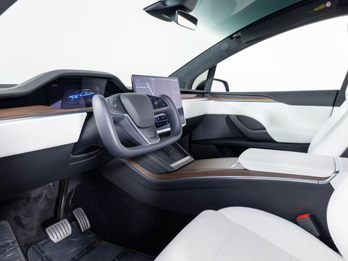 Used 2023 Tesla Model X image 14