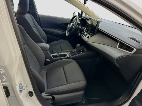 Used 2025 Toyota Corolla LE image 32