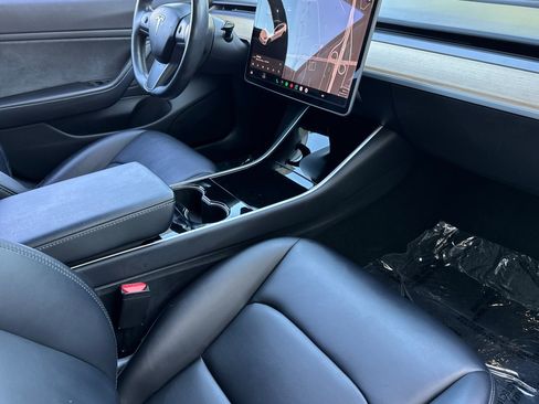 Used 2018 Tesla Model 3 Long Range RWD image 32
