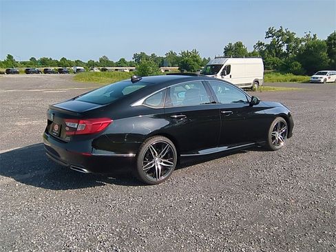 Used 2022 Honda Accord Touring image 3