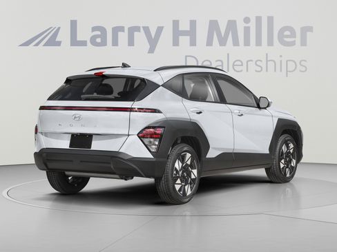 Used 2025 Hyundai Kona SEL AWD/4WD image 3