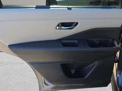 Used 2022 Nissan Pathfinder Platinum w/ Cargo Package image 15