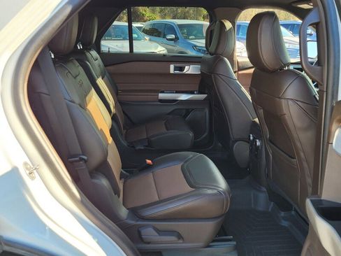 Used 2024 Ford Explorer King Ranch w/ Technology Package image 15