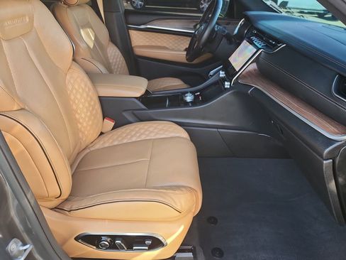 Used 2022 Jeep Grand Cherokee Summit w/ Advanced Protech Group IV image 16