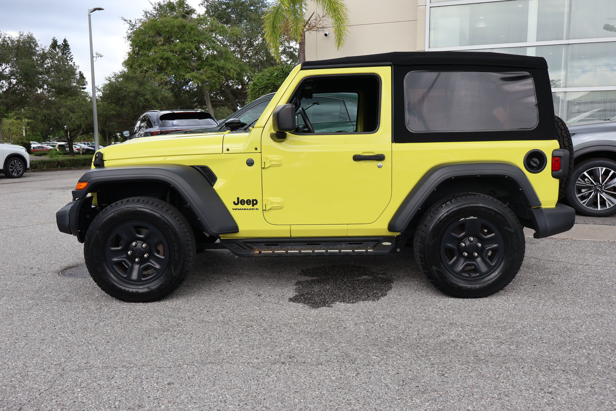 Used 2024 Jeep Wrangler Sport AWD/4WD image 5
