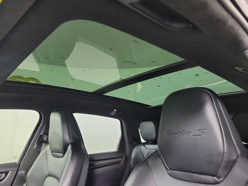 Used 2022 Porsche Cayenne Turbo S image 20