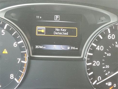 Used 2020 Nissan Pathfinder SV image 21