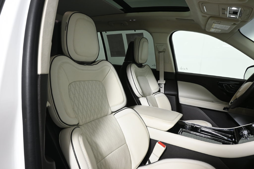 Used 2024 Lincoln Aviator Black Label AWD/4WD image 32