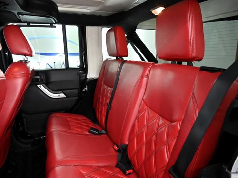 Used 2018 Jeep Wrangler Unlimited Rubicon w/ Cold Weather Group image 36