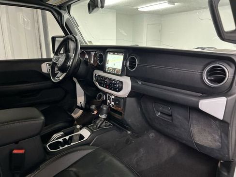 Used 2018 Jeep Wrangler Unlimited Sahara image 29