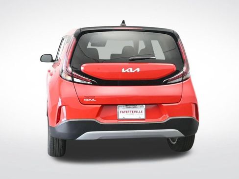 Used 2025 Kia Soul LX w/ LX Technology Package FWD image 8