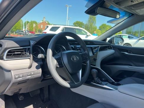 Used 2018 Toyota Camry LE image 11
