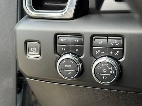 Used 2024 GMC Sierra 2500 Denali Ultimate AWD/4WD image 16