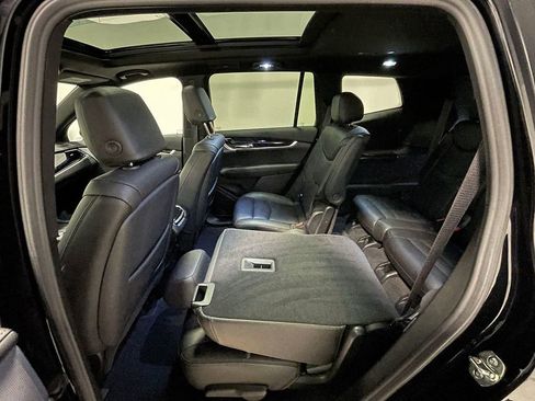 Used 2025 Cadillac XT6 Premium Luxury image 26