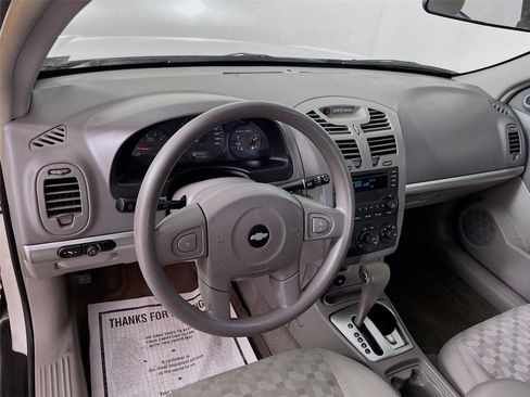 Used 2005 Chevrolet Malibu LS w/ Preferred Equipment Group FWD image 13