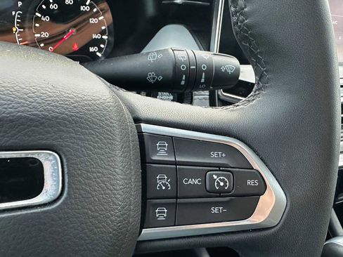 Used 2024 Jeep Compass Limited image 34