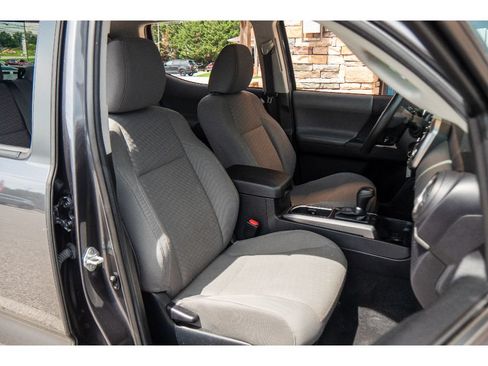Used 2021 Toyota Tacoma SR5 AWD/4WD image 15