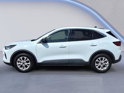 Used 2023 Ford Escape Active AWD/4WD image 2