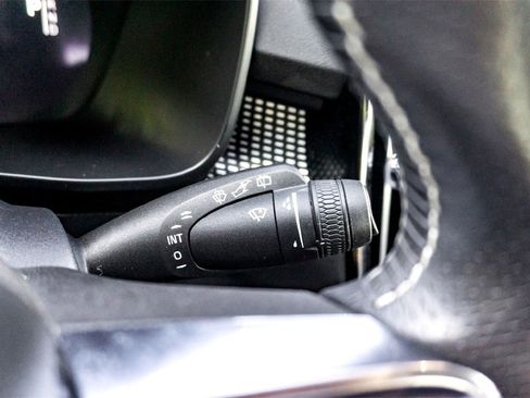 Used 2021 Volvo XC40 P8 Recharge image 21