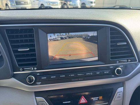 Used 2017 Hyundai Elantra SE image 28