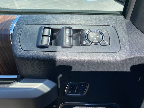 Used 2017 Ford F150 Lariat w/ Equipment Group 502A Luxury AWD/4WD image 12