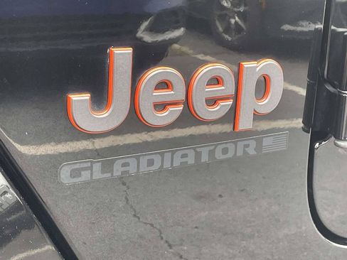 Used 2023 Jeep Gladiator Mojave w/ LED Lighting Group AWD/4WD image 12