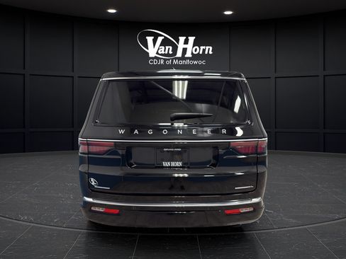 Used 2023 Jeep Wagoneer L Series III w/ Premium Group I AWD/4WD image 6