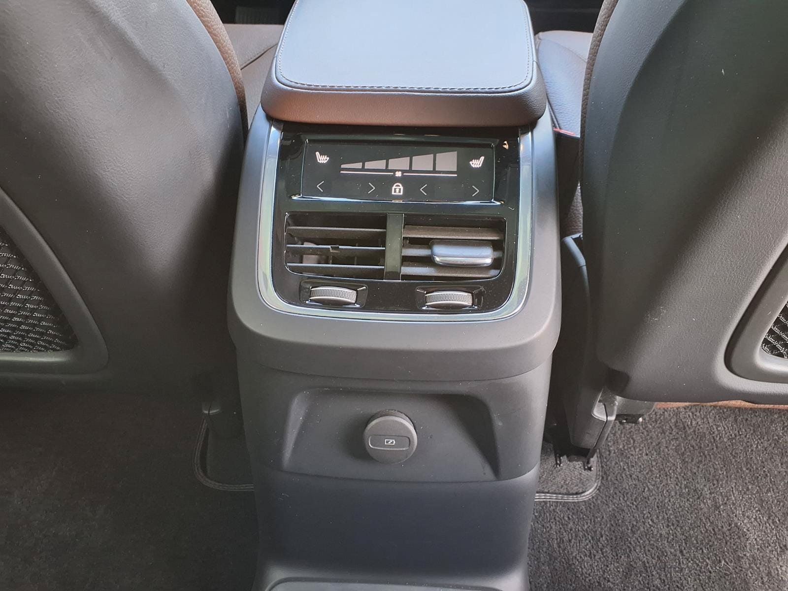 Certified 2023 Volvo XC90 T8 Plus w/ Protection Package Premier AWD/4WD image 16